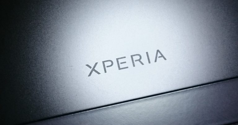 Xperia XZの背面ロゴ